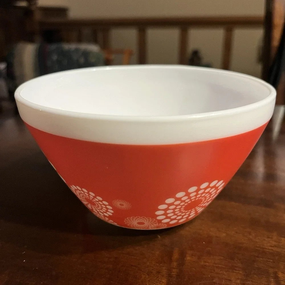 Pyrex Vintage Charm SPOT ON Mixing Bowls Set of 2 Orange White Medallion Dot